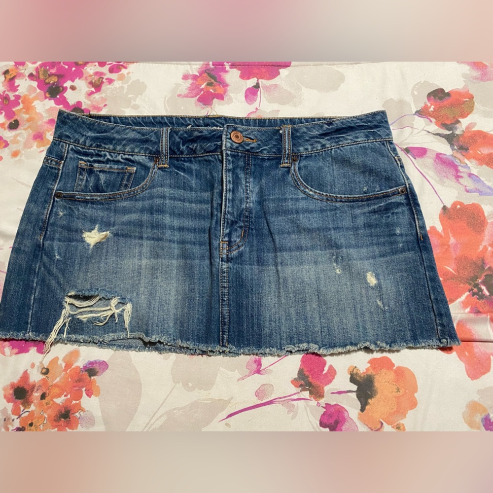 American Eagle 🦅 Distressed Mini Skirt Size 12